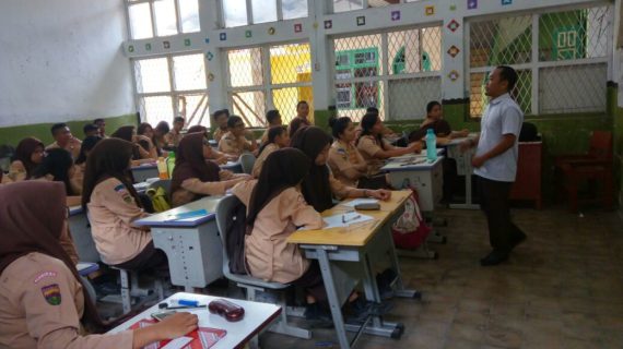 Adzkia Mengedukasi Siswa SMAN 8 Medan